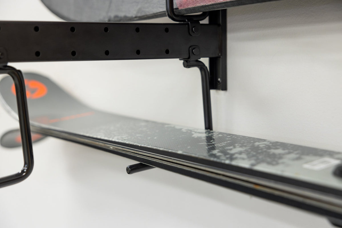Close-up of a ski resting on the lower organizer arm